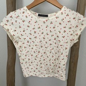 Brandy melville floral tee O/S (fits like xs)